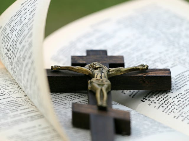 Menjadi “Tinggi” Karena Allah Yang Maha Tinggi | Daniel 6:29