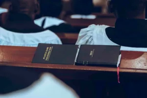 KITAB SUCI MENUNTUN ENGKAU KEPADA KESELAMATAN OLEH IMAN KEPADA YESUS KRISTUS | 2 TIMOTIUS 3:10-17 | Pdt. Kristian Kasenda. S.Th