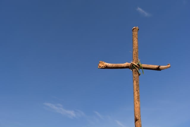 TERPUJILAH TUHAN GUNUNG BATUKU | MAZMUR 144:1-2