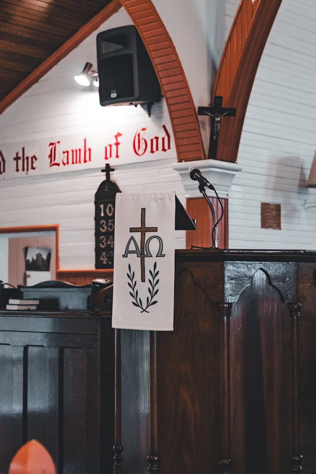 YANG TERAKHIR MENJADI YANG TERDAHULU DAN YANG TERDAHULU MENJADI YANG TERAKHIR | MATIUS 20:1-16 | Pdt. Meifira Tanor, M.Th